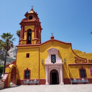 AN EXCURSION TO PEÑA DE BERNAL, THE VINEYARD AND TEQUISQUIAPAN. Perfect for adventure seekers
